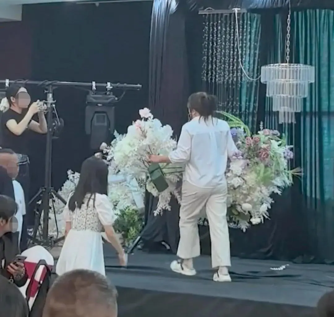 聚宝盆 婚礼马上开始，婚庆公司撤场！新郎：不满现场布置拒绝支付尾款